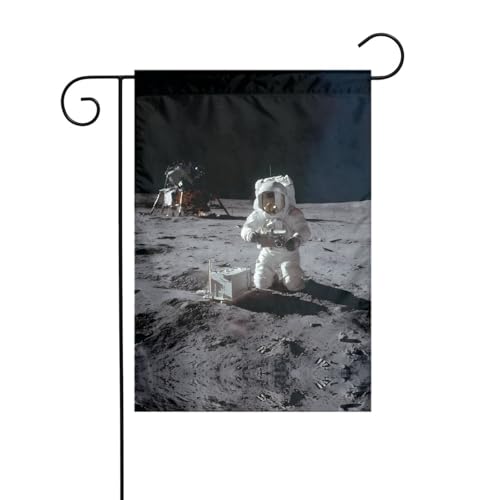 Astronauts At Work Gartenflagge, 30,5 x 45,7 cm, lebendige, doppelseitige Outdoor-Flagge für Höfe, Gärten, Terrassen und Rasen Astronauts At Work Gartenflagge, 30,5 x 45,7 cm, lebendige, doppelseitige Outdoor-Flagge für Höfe, Gärten, Terrassen und Rasen von RTCVXZDSA