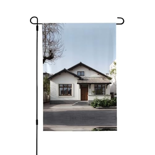 Eine weiße Hausflagge mit lebendigem Allover-Druck, wetterfestes Polyester, perfekt für Terrasse, Hof oder Gartendekoration von RTCVXZDSA