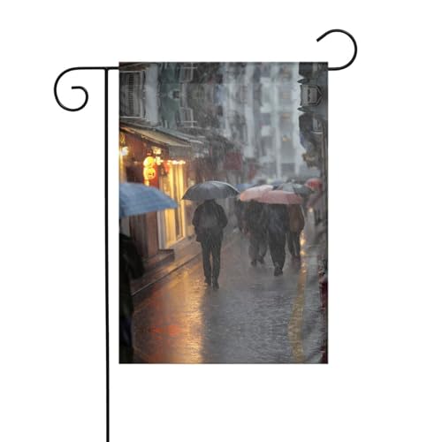 Gartenflagge mit regnerischen Straßenszenen, 30,5 x 45,7 cm, lebendige, doppelseitige Outdoor-Flagge für Höfe, Gärten, Terrassen und Rasen von RTCVXZDSA
