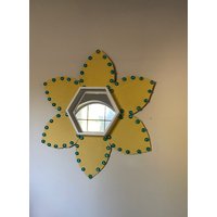 Wandspiegel - Sonnenblume Aus Holz von RTCraftDesigns