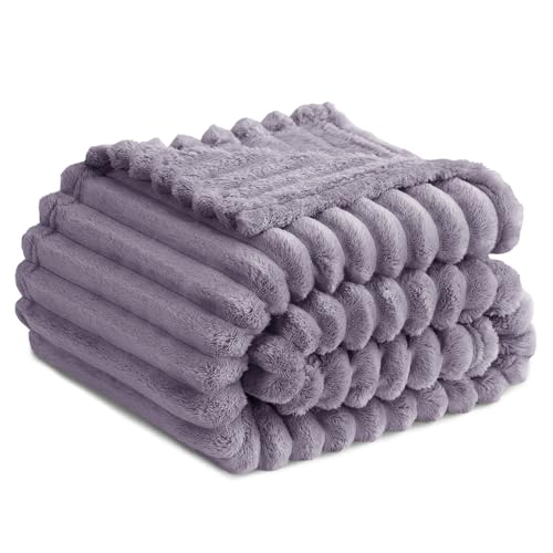 RUIKASI Kuscheldecke Flauschig Decke Violett - 150x200cm Fleecedecke Sofadecke Couchdecke für Wohnzimmer Deko Tagesdecke Blanket, Weiche Wolldecke Warme Korddecke als Wohn- & Kuscheldecken RUIKASI Kuscheldecke Flauschig Decke Violett - 150x200cm Fleecedecke Sofadecke Couchdecke für Wohnzimmer Deko Tagesdecke Blanket, Weiche Wolldecke Warme Korddecke als Wohn- & Kuscheldecken von RUIKASI