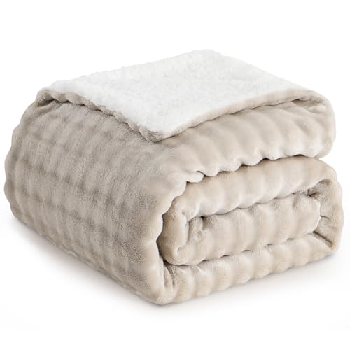 RUIKASI Kuscheldecke Flauschige Decke Beige – Sherpa Warme Überwurf Sofaüberwurf Decke, Weiche Bubble Couchdecke für Sofa und Bett, Dicke Wohndecke 150x200 cm RUIKASI Kuscheldecke Flauschige Decke Beige – Sherpa Warme Überwurf Sofaüberwurf Decke, Weiche Bubble Couchdecke für Sofa und Bett, Dicke Wohndecke 150x200 cm von RUIKASI