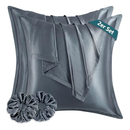 RUIKASI Satin Kissenbezug 80x80 wie EIN Seidenkissenbezug mit 2 Haargummis - seidig Kopfkissenbezug 80x80 für Haar und Haut, Pflegeleichter als Seiden Kissenbezug Silk Pillow Case, Dunkelgrau RUIKASI Satin Kissenbezug 80x80 wie EIN Seidenkissenbezug mit 2 Haargummis - seidig Kopfkissenbezug 80x80 für Haar und Haut, Pflegeleichter als Seiden Kissenbezug Silk Pillow Case, Dunkelgrau von RUIKASI