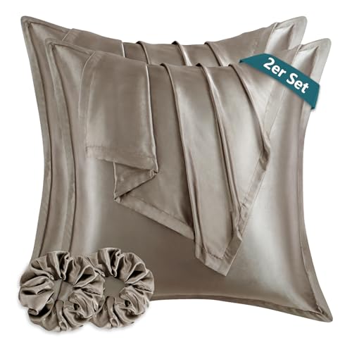 RUIKASI Satin Kissenbezug 80x80 wie EIN Seidenkissenbezug mit 2 Haargummis - seidig Kopfkissenbezug 80x80 für Haar und Haut, Pflegeleichter als Seiden Kissenbezug Silk Pillow Case, Taupe RUIKASI Satin Kissenbezug 80x80 wie EIN Seidenkissenbezug mit 2 Haargummis - seidig Kopfkissenbezug 80x80 für Haar und Haut, Pflegeleichter als Seiden Kissenbezug Silk Pillow Case, Taupe von RUIKASI