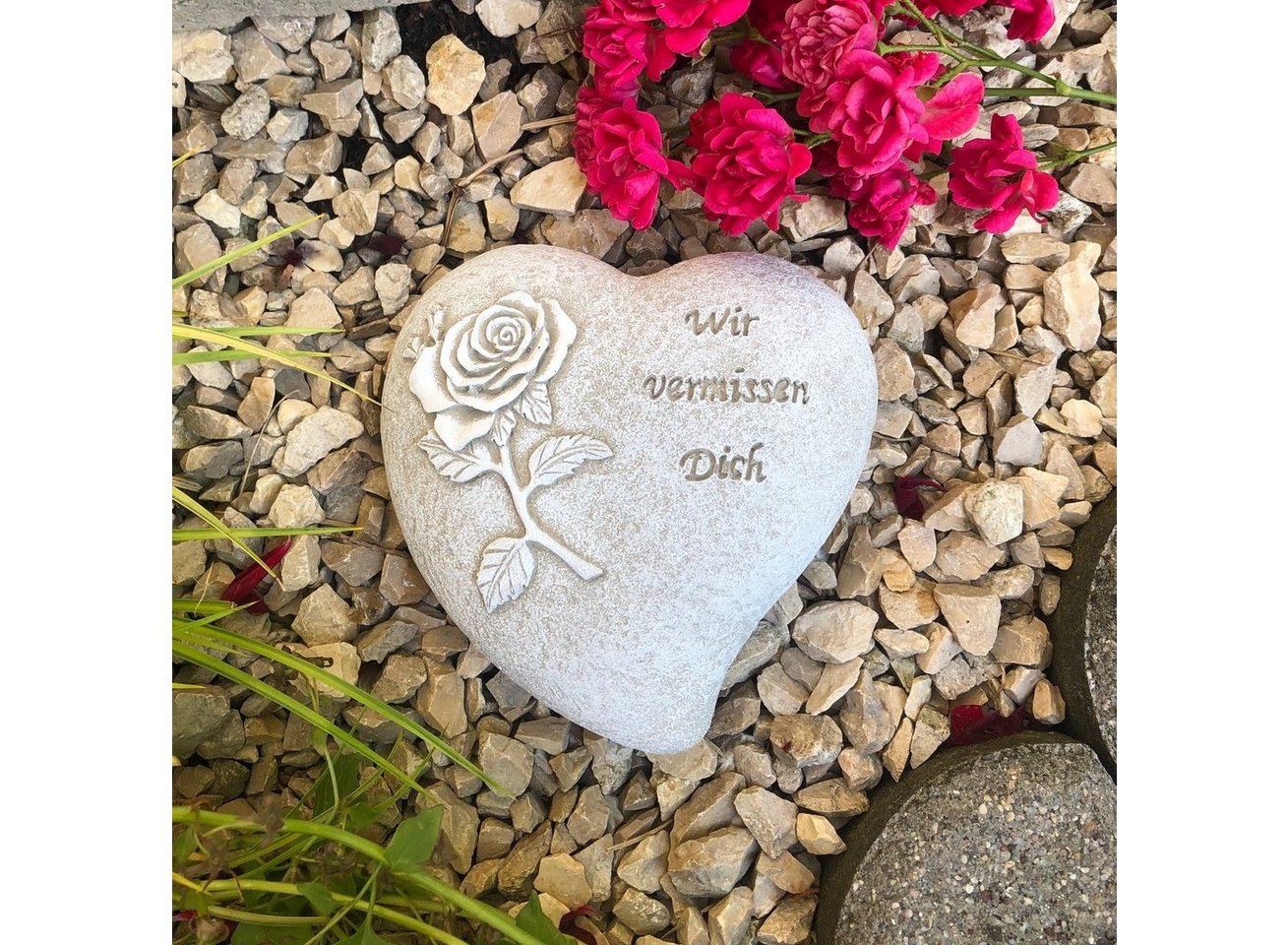 Radami Gartenfigur Grabherz Gedenkstein - Wir vermissen Dich - Grabschmuck Grabdeko Traue Radami Gartenfigur Grabherz Gedenkstein - Wir vermissen Dich - Grabschmuck Grabdeko Traue von Radami