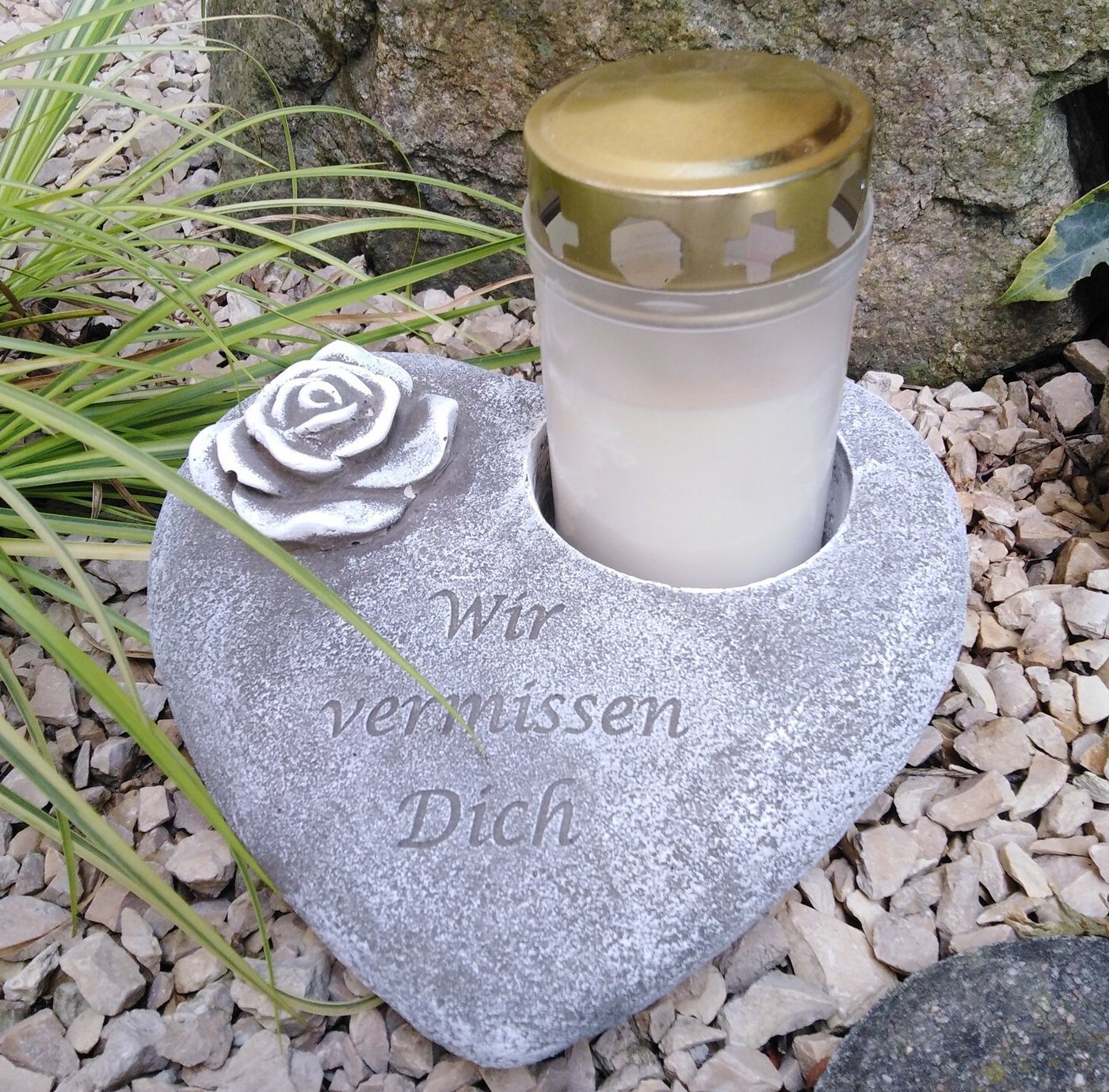 Radami Gartenfigur Grabherz Grablicht Rose Spruch Wir vermissen Dich Radami Gartenfigur Grabherz Grablicht Rose Spruch Wir vermissen Dich von Radami