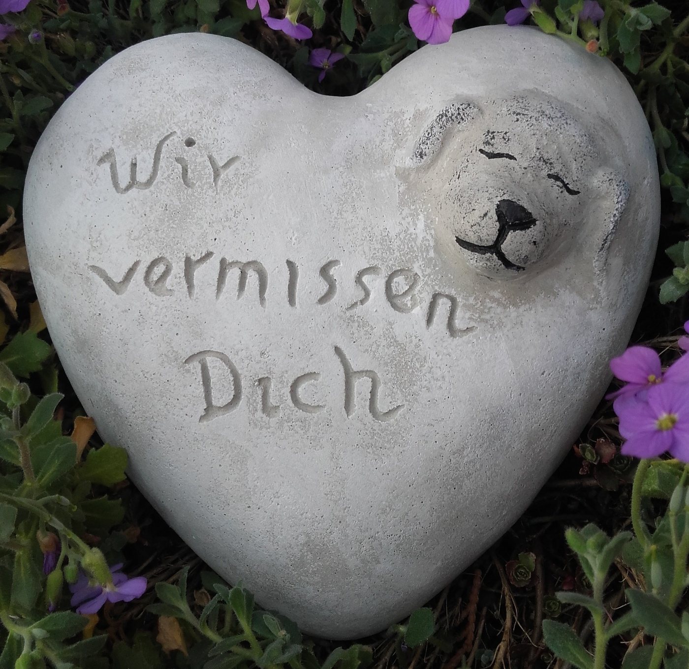 Radami Gartenfigur Grabherz Hund Spruch - Wir vermissen Dich - Dekoherz Steinguss Herz von Radami