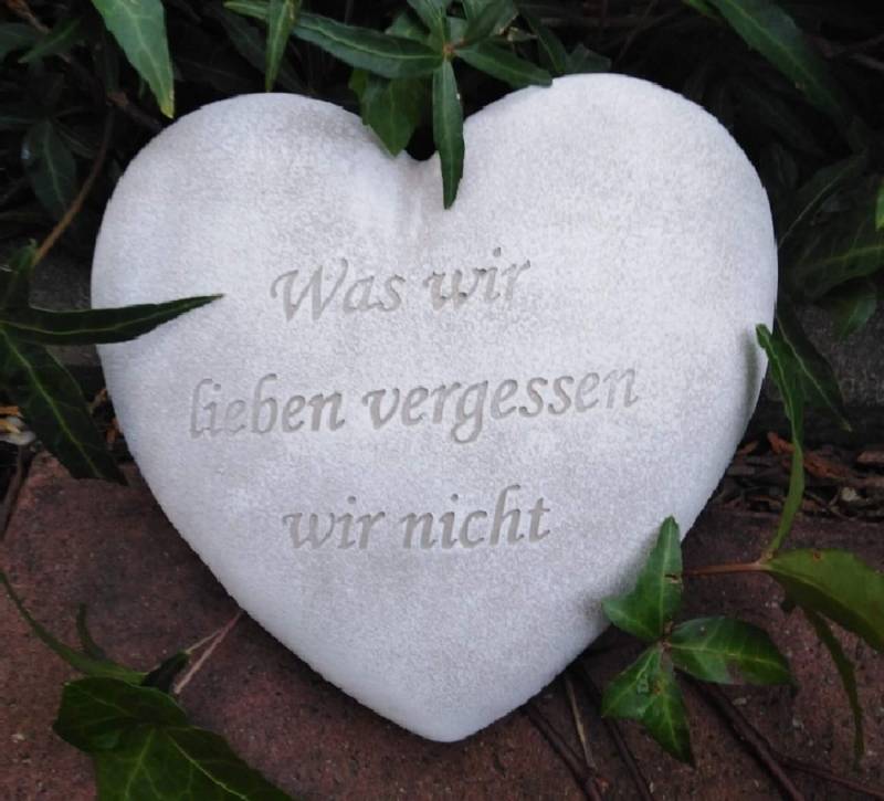 Radami Gartenfigur Grabherz "Was wir lieben vergessen wir nicht" von Radami