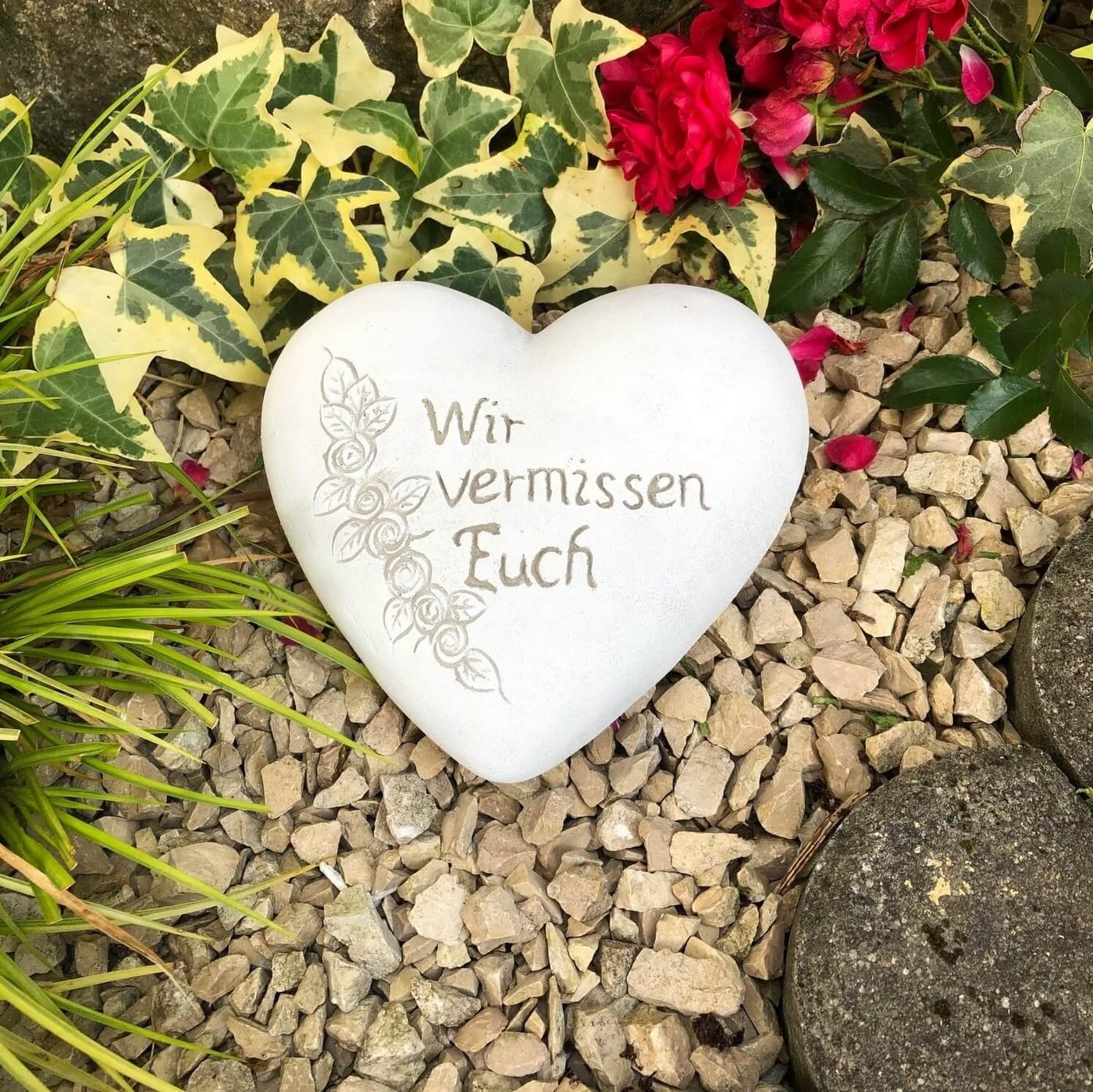 Radami Gartenfigur XXL Grabherz Spruch Wir vermissen Euch" ca.1300g" von Radami