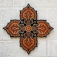 Doppel Vajra Dorje Wandkunst 12 " - Rot Und Natürlich Mit Schwarzer Basis von RadiantHeartsLLC