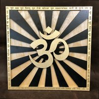Guru Mantra Wandkunst 11, 5 " - Natur Und Schwarz Mit Goldenem Om Graviertem Rahmen, Shiva Brahma Vishnu Trimurti Guru Mantra Wandkunst 11, 5 " - Natur Und Schwarz Mit Goldenem Om Graviertem Rahmen, Shiva Brahma Vishnu Trimurti von RadiantHeartsLLC