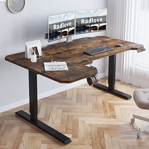 Radlove 59 Zoll großer elektrisch höhenverstellbarer Computer-Schreibtisch in L-Form mit Speicher-Controller-Ecke, moderner Arbeitsplatz mit Splice Board, schwarzer Rahmen + rustikale braune Oberseite von Radlove