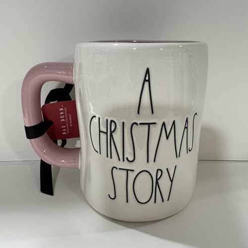 RAE DUNN BY MAGENTA Rae Dunn A Christmas Story Tasse Kaffee Tee Tasse - Keramik - Doppelseitig RAE DUNN BY MAGENTA Rae Dunn A Christmas Story Tasse Kaffee Tee Tasse - Keramik - Doppelseitig von Rae Dunn by Magenta