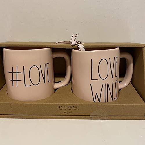 Rae Dunn # LOVE + LOVE WINS Becher 2er Set - Rosa Keramik von Rae Dunn by Magenta