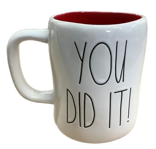 Rae Dunn Peanuts Graduation Kaffeetasse, You Did It! - Doppelseitige Tasse von Rae Dunn by Magenta