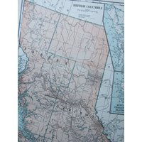 1942 Atlas Weltkarte, British Columbia/Alberta, 2-Seitig, 14, 5 X 10 In. Jahrgang Seite, Wand-Dekor, Ungerahmt Karte 1942 Atlas Weltkarte, British Columbia/Alberta, 2-Seitig, 14, 5 X 10 In. Jahrgang Seite, Wand-Dekor, Ungerahmt Karte von RaesVintage
