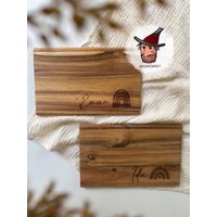 Personalisiertes Frühstücksbrett | Name Motiv Akazie Geschenkidee von RaeuberHolzandplott