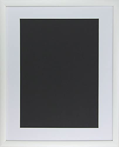 Massivholz-Bilderrahmen Dauphine 70 x 90 cm mit Passepartout passend für Bild 60 x 80 cm Rahmenfarbe: Weiß Matt,Passepartoutfarbe: Ultra Weiß. Geeignet für Kunstdrucke, Poster und mehr. von RahmenMax