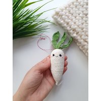 Gehäkelter Radieschen-Weihnachtsschmuck - Handgemachte Amigurumi-Gemüsebaumdekoration, Kindergeschenk Gehäkelter Radieschen-Weihnachtsschmuck - Handgemachte Amigurumi-Gemüsebaumdekoration, Kindergeschenk von RainbowHappiness