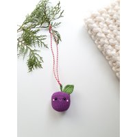 Gestrickter Ornament, Gehäkelte Pflaume, Weihnachtsschmuck, Babydekoration, Kindergeschenk, Weihnachtsgeschenk, Baumschmuck, Weihnachtsdekoration von RainbowHappiness
