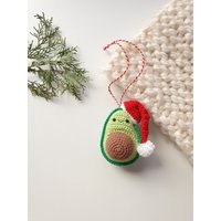 Weihnachtsgeschenk Avocado - 1 Stück, Fröhliches Avocado-Kinderzimmerdekor, Weihnachtsmann-Avocado, Gehäkeltes Babyspielzeug, Weihnachtsschmuck von RainbowHappiness