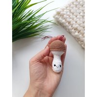 Weihnachtsschmuck, Gehäkelter Pilz, Babydekoration, Kindergeschenk, Weihnachtsbaumschmuck, Baumschmuckspielzeug, Weihnachtsdekoration von RainbowHappiness