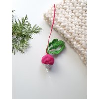 Weihnachtsschmuck, Gehäkelter Rettich, Babydekoration, Kindergeschenk, Weihnachtsbaumschmuck, Baumschmuck, Weihnachtsdekoration von RainbowHappiness