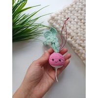 Weihnachtsschmuck, Gehäkelter Rettich, Babydekoration, Kindergeschenk, Weihnachtsbaumschmuck, Baumschmuck, Weihnachtsdekoration von RainbowHappiness
