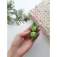 Weihnachtsschmuck Erbsen, Gehäkelte Babydekoration, Kindergeschenk, Weihnachtsbaumschmuck, Weihnachtsschmuck, Baumschmuck Spielzeug von RainbowHappiness