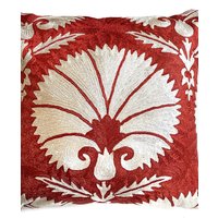 Hand Bestickt Seide Kunst Kissen Rot & Creme Akzent Kissen von RainbowInMyPalm