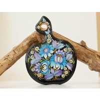 Schneidebrett Aus Holz, Niedliches Schneidebrett, Einzigartiges Käsebrett, Blaue Blumenküche Wanddekoration, Kleines in Apfelform von RainbowOnThePipe