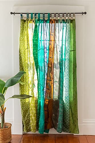 Indischer alter Sari-Vorhang, Türvorhang, Fensterdekoration, Seide, Sari, Hippie, Recycling-Vorhänge, Grün Indischer alter Sari-Vorhang, Türvorhang, Fensterdekoration, Seide, Sari, Hippie, Recycling-Vorhänge, Grün von Rajbhoomi