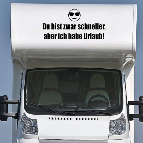 Wohnmobil Wohnwagen Aufkleber Du bist zwar schneller, Aber ich Habe Urlaub! ca 120cm mit coolem Emoji WOMI Wow von Rakelfix