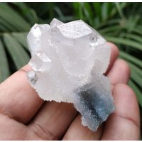 Druisy/Druizy Natürliche Chalcedon-Matrix, Die Auf Calcit Mit Multi Weißen Spitzen Von Apophyllite Kristallqualität Bezauberndes Exemplar Wächst von RakhamaExportsIN