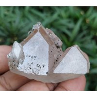 Einzigartige Super Magnificent Quality Triangular Calcit Spitz Blass Transparent Enchanting Specimen/Crystal von RakhamaExportsIN