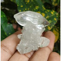 Kleiner Apophylit Mit Doppeltem Abschlusspunkt Oben Auf Dem Kristall Sehr Schöner Natürlicher Weißer/Apophyllite-Kristallcluster von RakhamaExportsIN