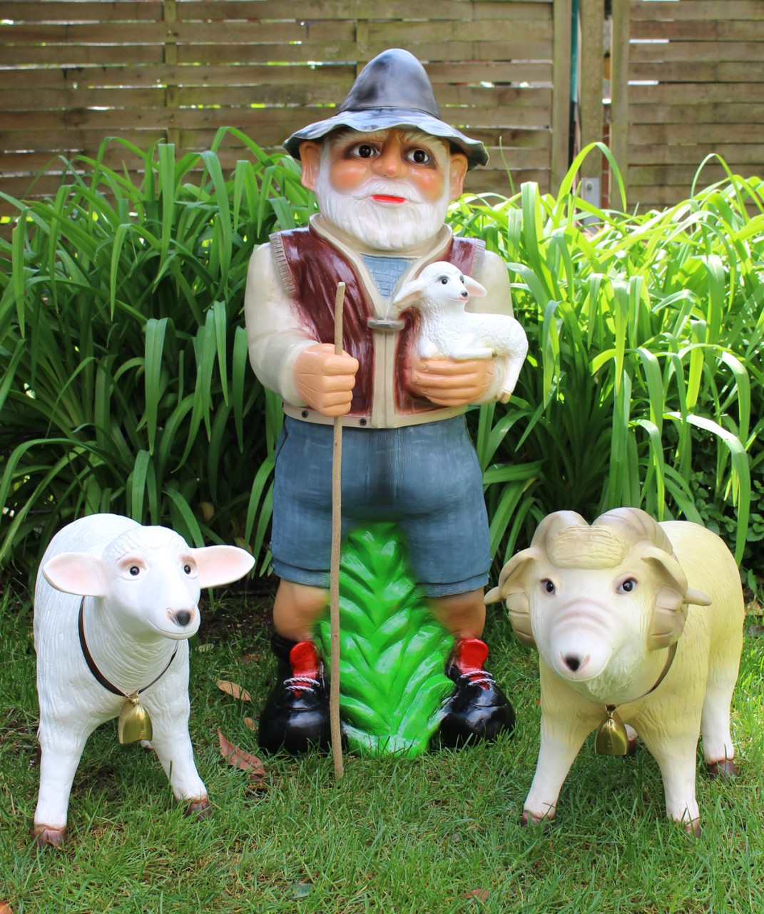Deko Garten Figur Dekofigur Gartenfigur Hirte Schäfer mit Schafbock und Schaf aus Kunststoff von Rakso