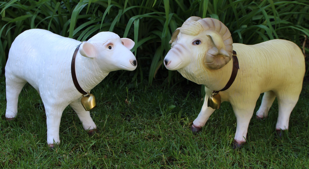 Deko Garten Figur Gartenfigur Tierfiguren Schaf und Schafbock als 2-er Satz aus Kunststoff H36-40 cm von Rakso