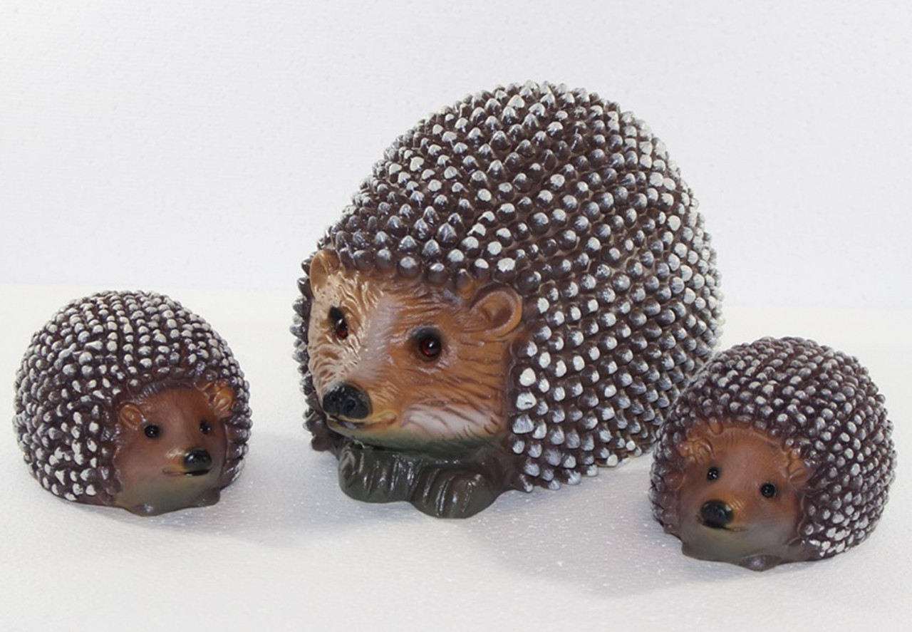 Deko Tier Figur Gartenfigur Igel groß und 2 Igel klein liegend als Satz aus Kunststoff H 7-14 cm von Rakso