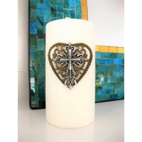 Kreuz Anstecknadel Religiöse Stumpenkerzen-Dekoration Kreuz Anstecknadel Religiöse Stumpenkerzen-Dekoration von RalstonOriginals