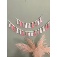 Quastengirlande Wimpelkette Rosa Tassel Kinderzimmer Deko Wickeltisch Boho Hippie Baby Fahrradkorb Deko Quastengirlande Wimpelkette Rosa Tassel Kinderzimmer Deko Wickeltisch Boho Hippie Baby Fahrradkorb Deko von Ramonaslovelythings