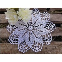 Weiße Gehäkelte Tischdecke 24 cm, Tischdecke, Häkeldecke, Häkeldeckchen, Runde Spitzendeckchen, Baumwolldeckchen Weiße Gehäkelte Tischdecke 24 cm, Tischdecke, Häkeldecke, Häkeldeckchen, Runde Spitzendeckchen, Baumwolldeckchen von RamuneCrochet
