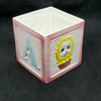Vintage My-Neil Handgemacht Rosa Blau Quadrat Baby Block Übertopf Kinderzimmer Dekor 1986 von Randomness4sale