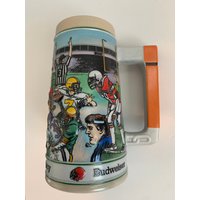 Budweiser Football Sports Series Stein Anheuser Busch Inc. Nummer 08929 Made in Brazil 1990 von RareAndUniqueThings
