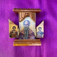 Kleine Vintage Reise-Triptychon Orthodoxe Replik-Ikonen Aufwendig Handgeschnitzte Türchen Und Dach, Mini-Altar Für Zuhause Oder Unterwegs von RareThingsOfBeauty
