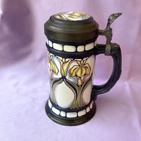 Vintage Jugendstil Bierkrug Gerz Iris, Pewter & Stoneware, 1988 Vintage Jugendstil Bierkrug Gerz Iris, Pewter & Stoneware, 1988 von RareThingsOfBeauty