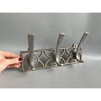 Vintage Garderobe Rustikale Kleiderhaken Metall Kleiderbügel Mit 3 Haken Handtuchhalter Sowjetunion Ära Kleidung Aufbewahrung Garderobenhaken von RarityFromAfar
