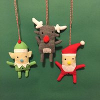 Handgemachte Weihnachtsdekorationen von RattleandShakeShop