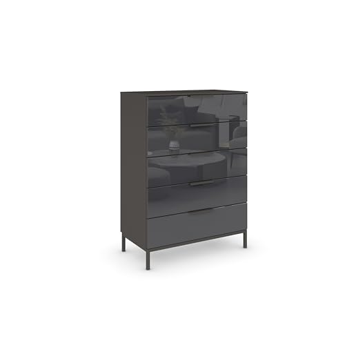 Rauch Möbel Flipp, Hochkommode mit viel Stauraum für Flur, Wohnzimmer, Schlafzimmer, mit Metallkufe Graphit, Graphit/Glasfront Basalt, Schwarz, 5 Schubladen, Griffe Graphit, 80x111x42cm von Rauch Möbel