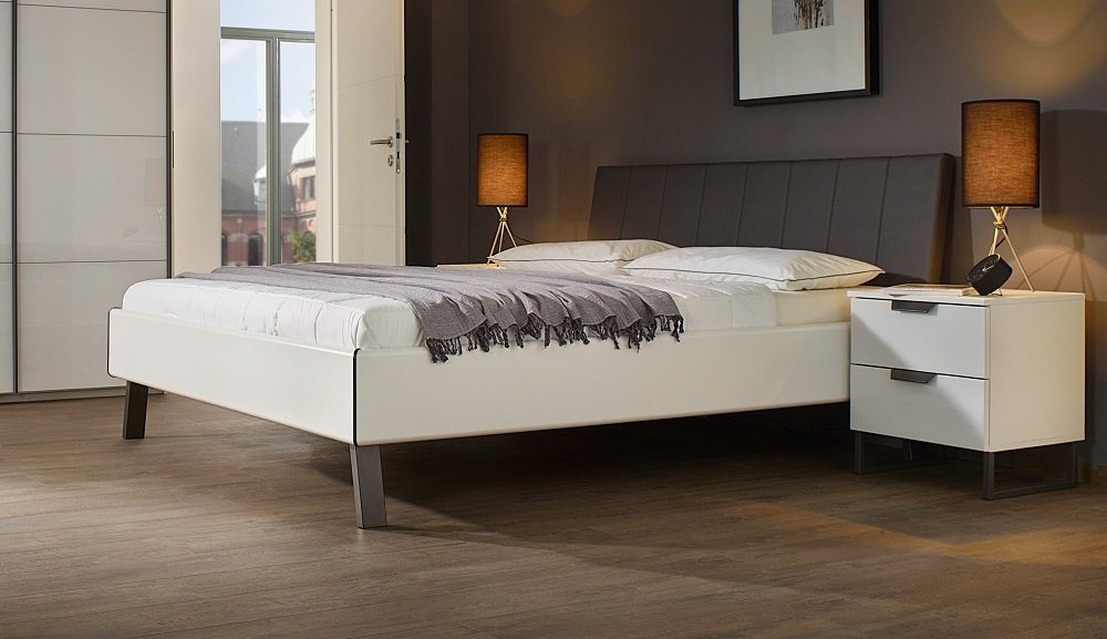 Rauch Möbel Holzbett Bett Set Modern, Polsterkopfteil, opt. Nachttische, alpinweiß von Rauch Möbel